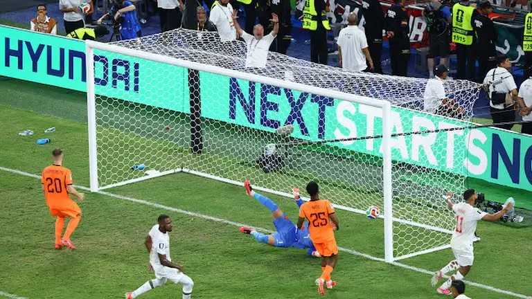 Issa Diop's 90+1 header equalizes for Morocco against the Netherlands at World Cup 2026